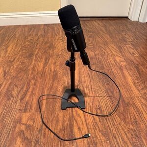 Shure Professional Studio Podcast Microphone MV7 Set